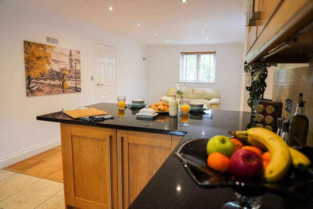 Vakantiehuis Large 4-bed House For Up To 7 Guests W 2x Parking *
