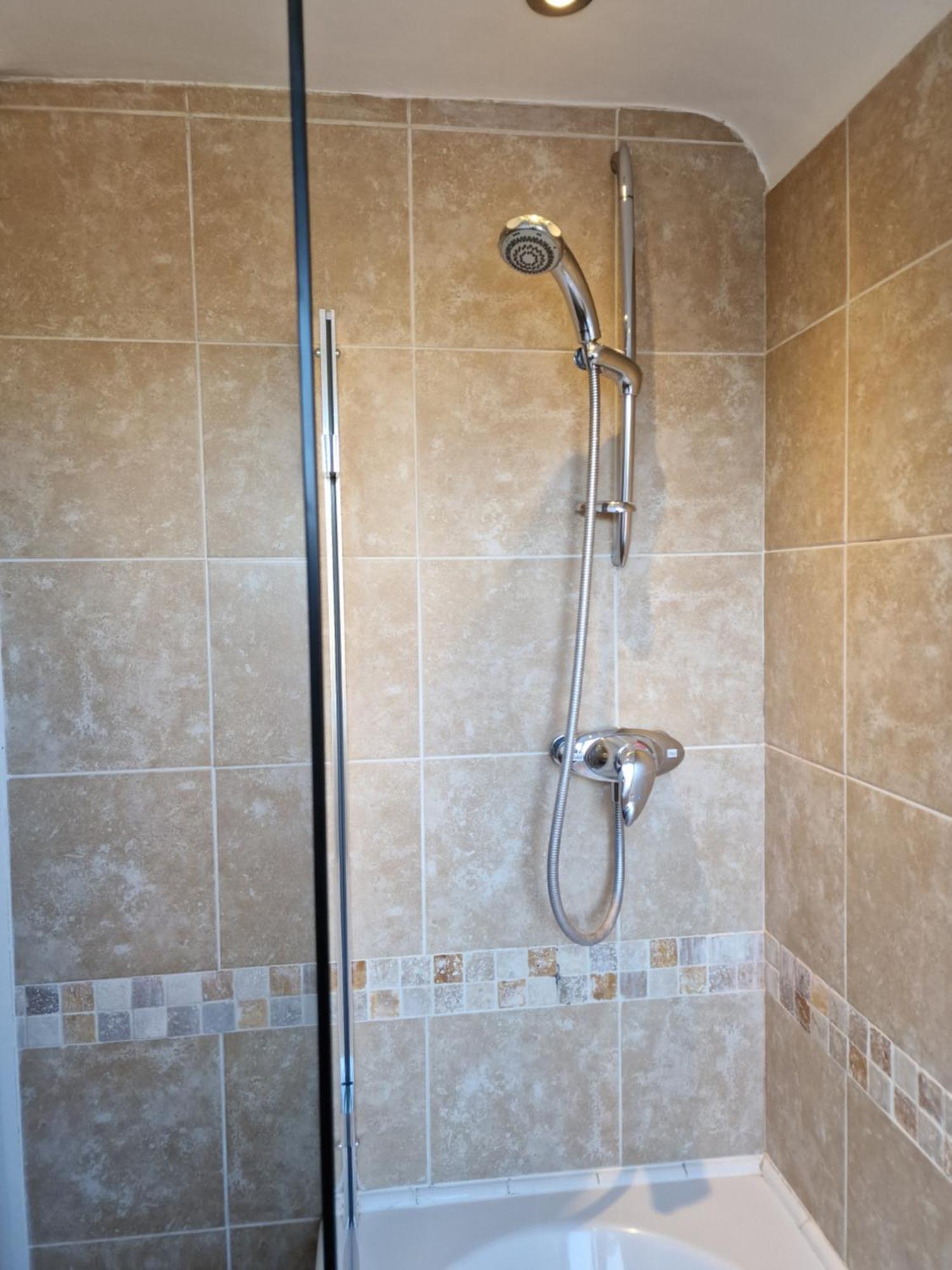 Large 4-bed House For Up To 7 Guests W 2x Parking