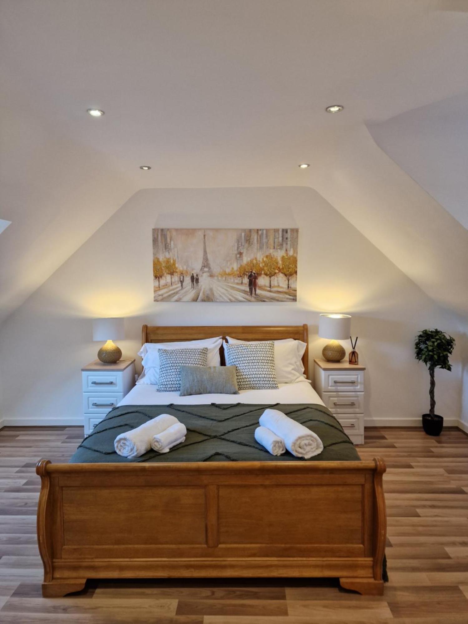 Vakantiehuis Large 4-bed House For Up To 7 Guests W 2x Parking *