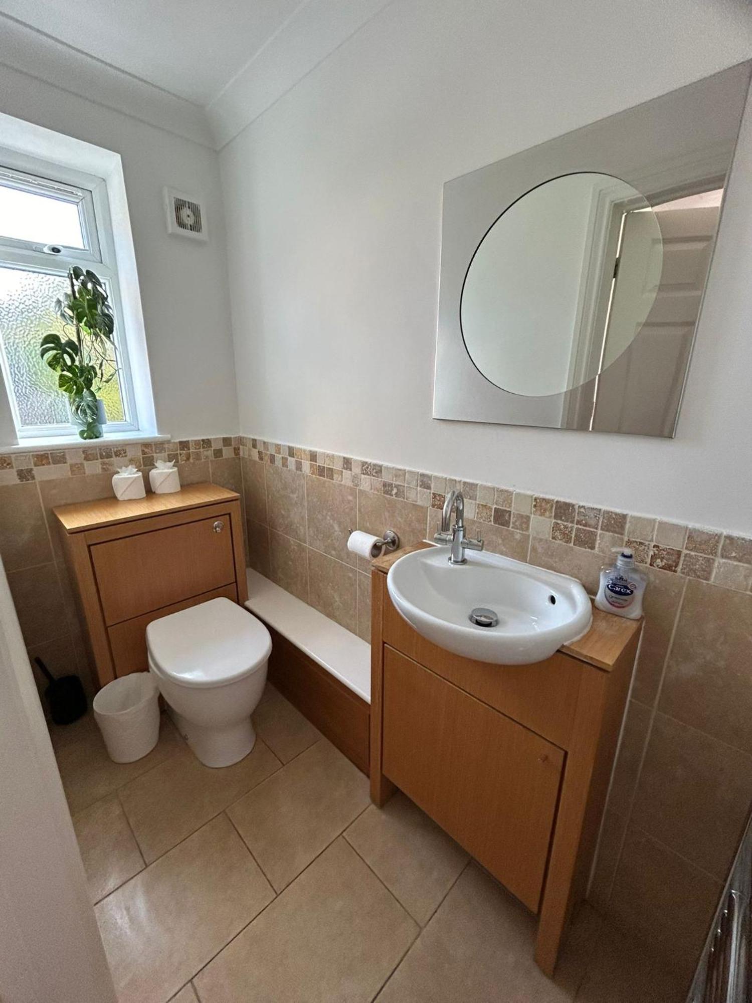 Large 4-bed House For Up To 7 Guests W 2x Parking Vakantiehuis
