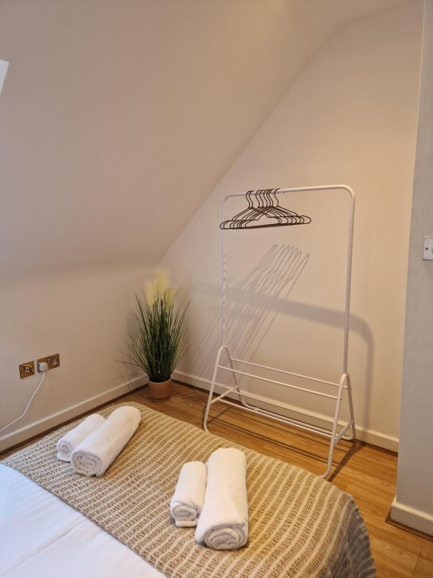 Large 4-bed House For Up To 7 Guests W 2x Parking Oxford