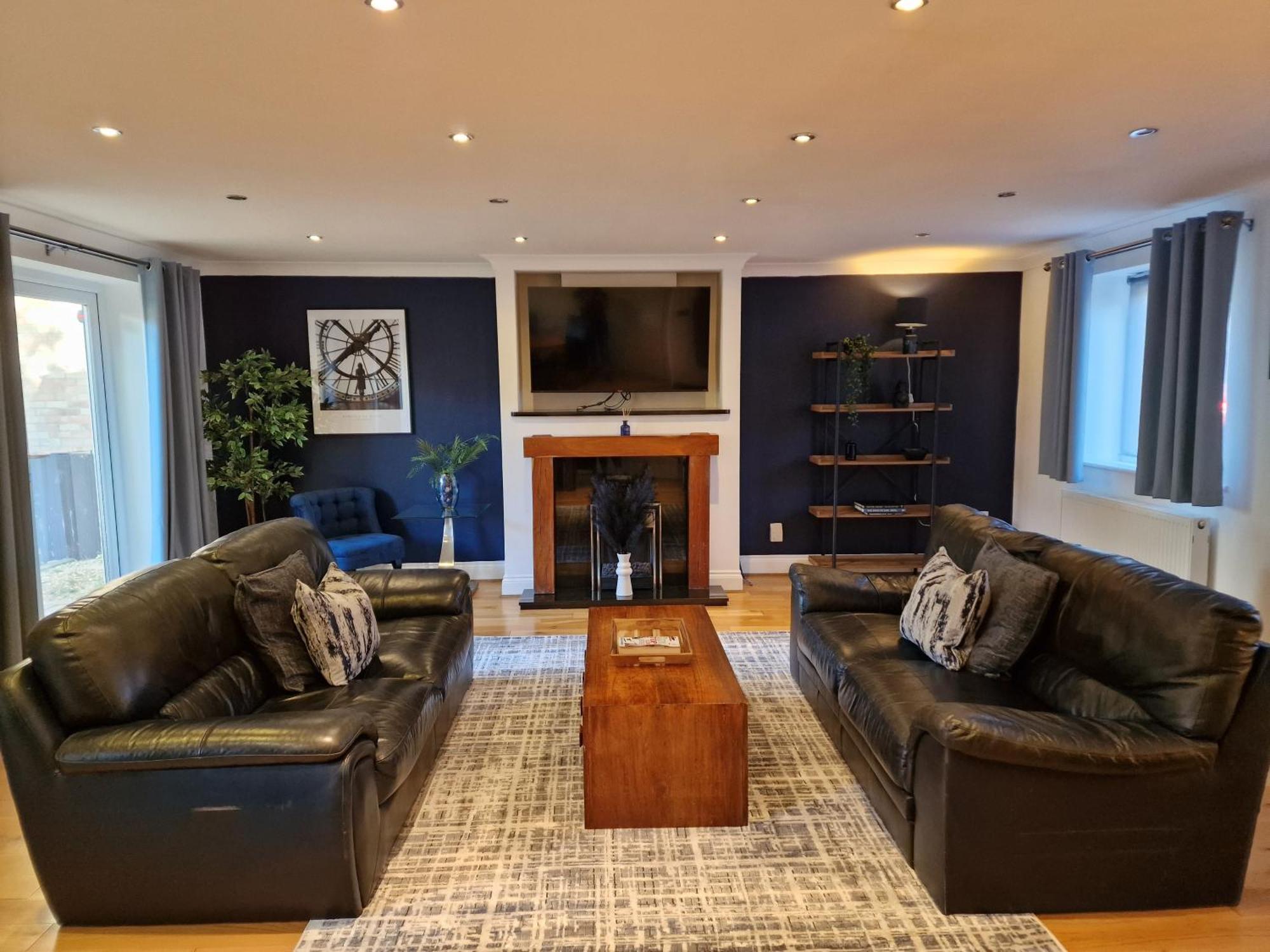 Vakantiehuis Large 4-bed House For Up To 7 Guests W 2x Parking *